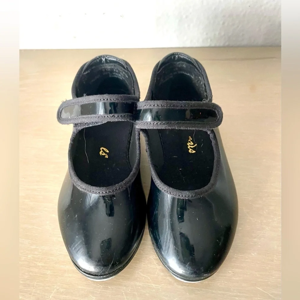 Theatricals Girls Black Tap Shoes Strap Closure Size 8‎